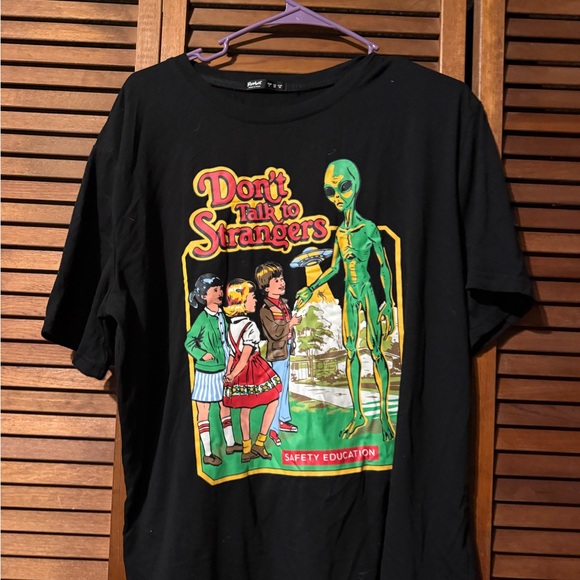 ROMWE Stephen Rhodes Don’t Talk To Strangers Tee - Picture 1 of 3